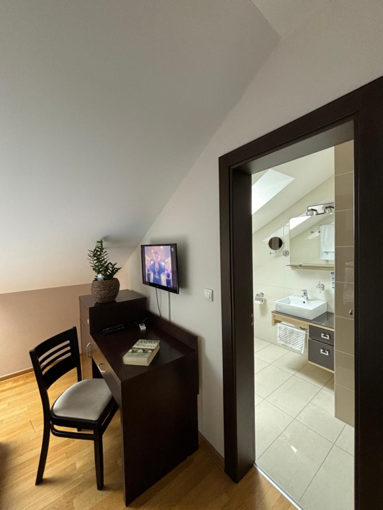 Atrium Bed & Breakfast Sremska Mitrovica Exterior foto