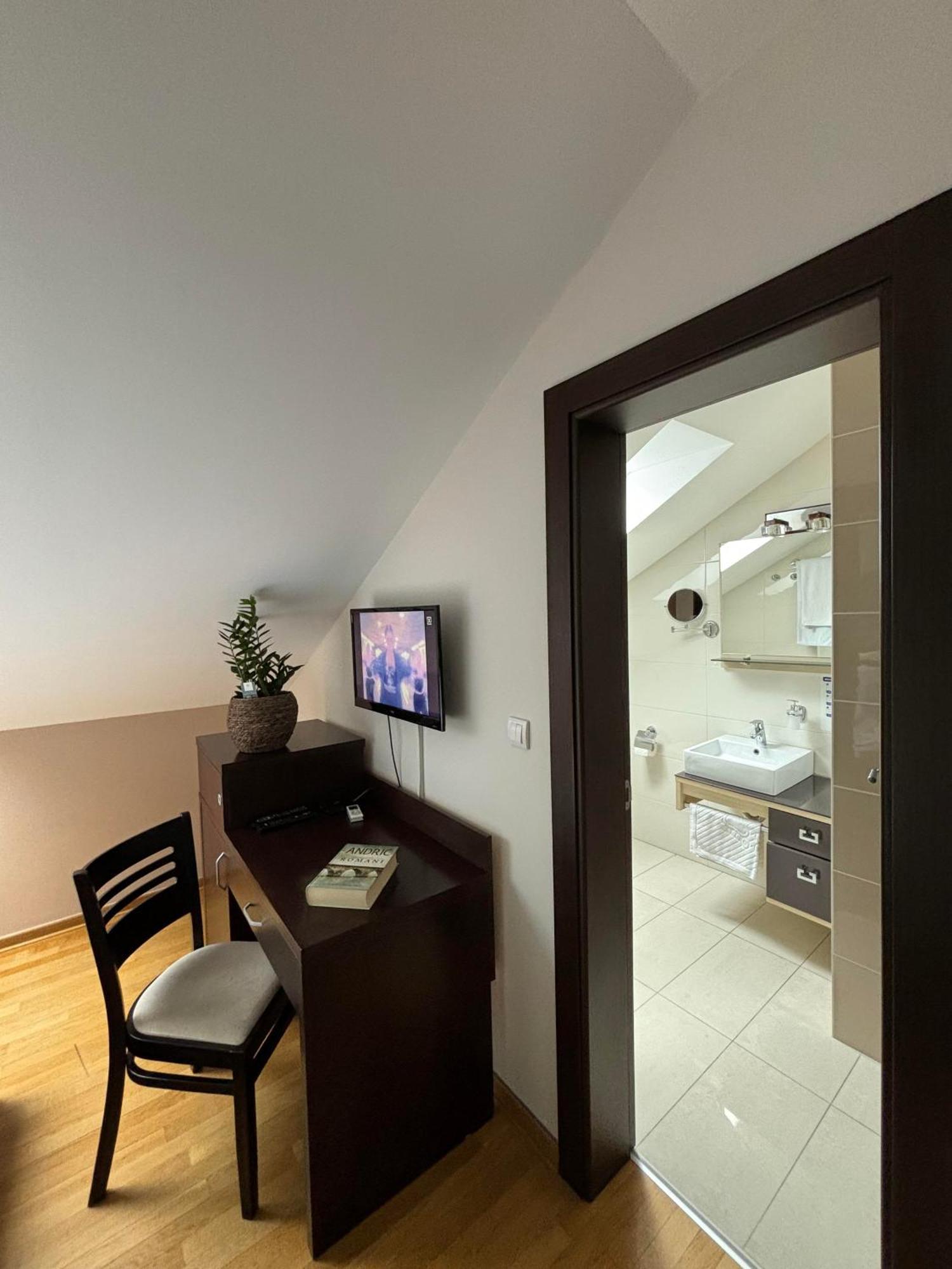 Atrium Bed & Breakfast Sremska Mitrovica Exterior foto