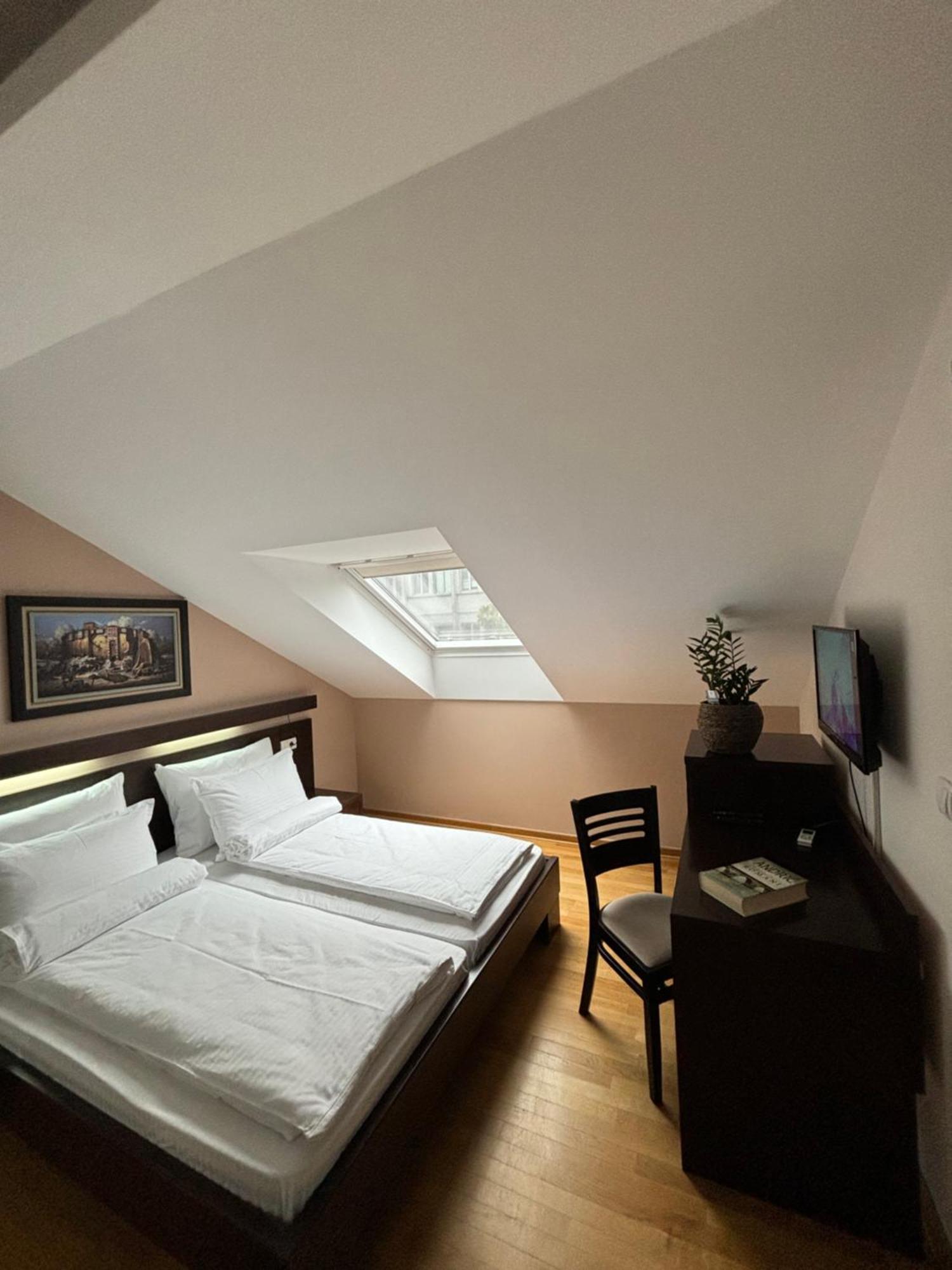 Atrium Bed & Breakfast Sremska Mitrovica Exterior foto